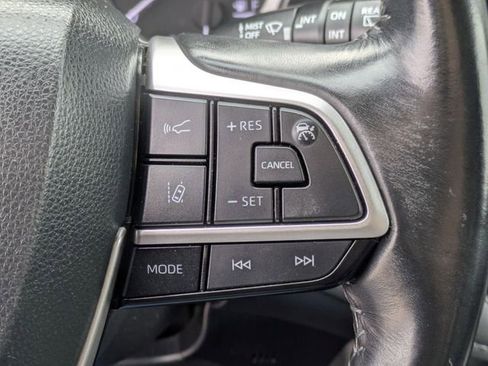 Used 2023 Toyota Highlander XLE image 21