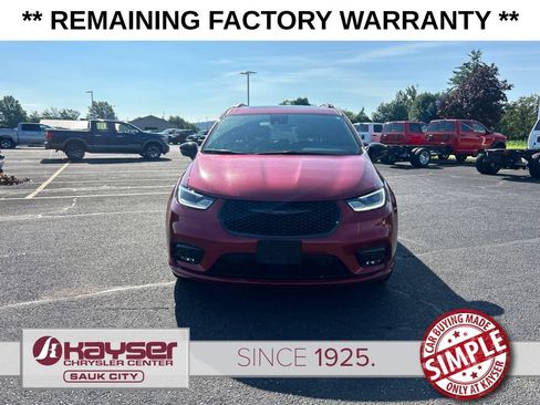 Used 2025 Chrysler Pacifica Limited w/ Uconnect Theater Family Group AWD/4WD image 3