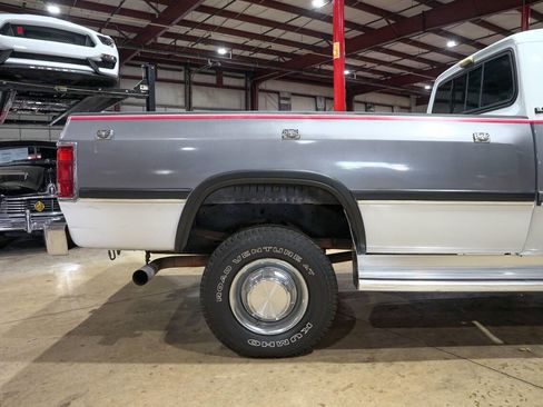 Used 1992 Dodge D/W Truck 250 image 9