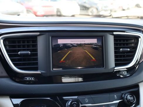 Used 2022 Chrysler Voyager LX FWD image 22
