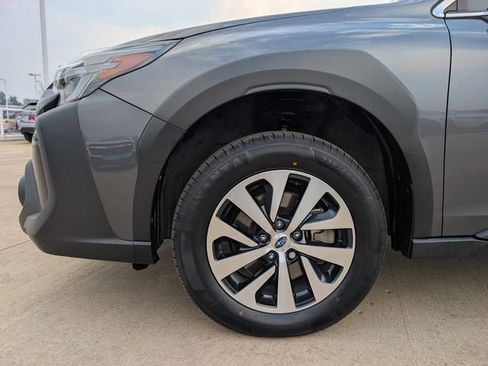 Used 2023 Subaru Outback Premium image 10