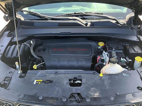 Used 2018 Jeep Compass Latitude w/ Popular Equipment Group FWD image 29