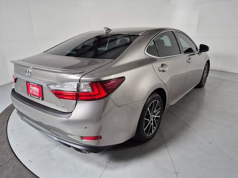Used 2017 Lexus ES 350 w/ Premium Package image 4