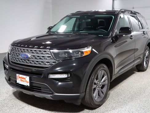 Used 2023 Ford Explorer XLT w/ Equipment Group 202A image 33