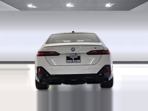 Used 2025 BMW i5 M60 w/ Executive Package image 9