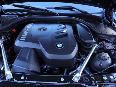 Used 2025 BMW 530i w/ Executive Package image 41