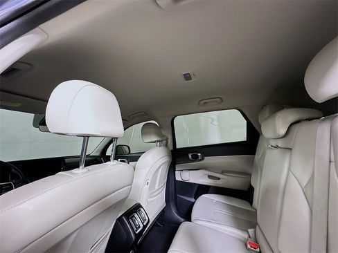 Used 2022 Kia Sorento S image 13