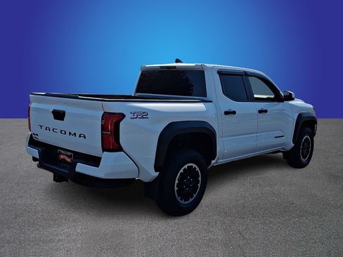 Used 2025 Toyota Tacoma TRD Off-Road AWD/4WD image 4
