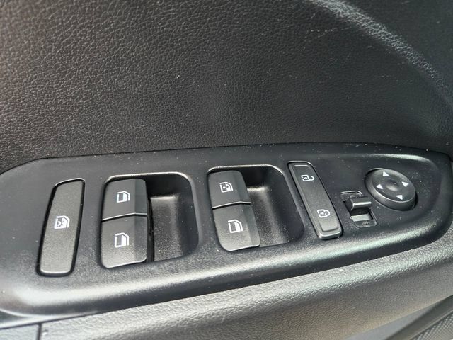 Used 2025 Hyundai Venue SEL FWD image 40