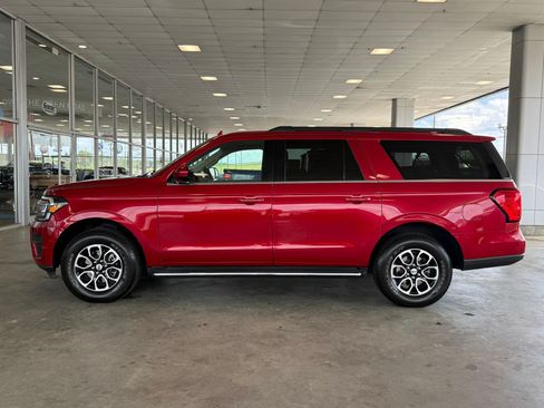 Used 2022 Ford Expedition Max XLT AWD/4WD image 2