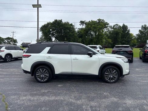 Used 2024 Nissan Pathfinder SL w/ SL Premium Package AWD/4WD image 6