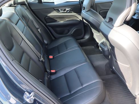 Used 2020 Volvo S60 T6 Momentum image 35