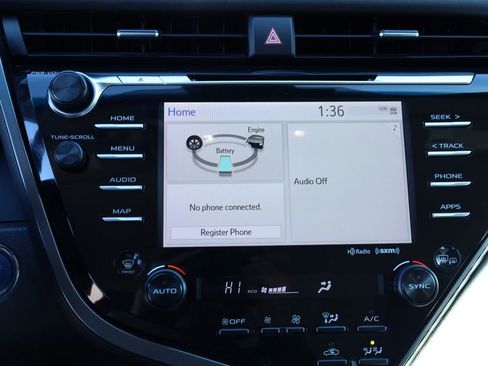 Used 2020 Toyota Camry XLE image 8