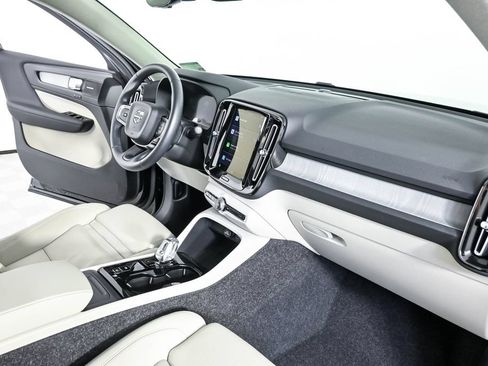 Certified 2025 Volvo XC40 B5 Ultra AWD/4WD image 26