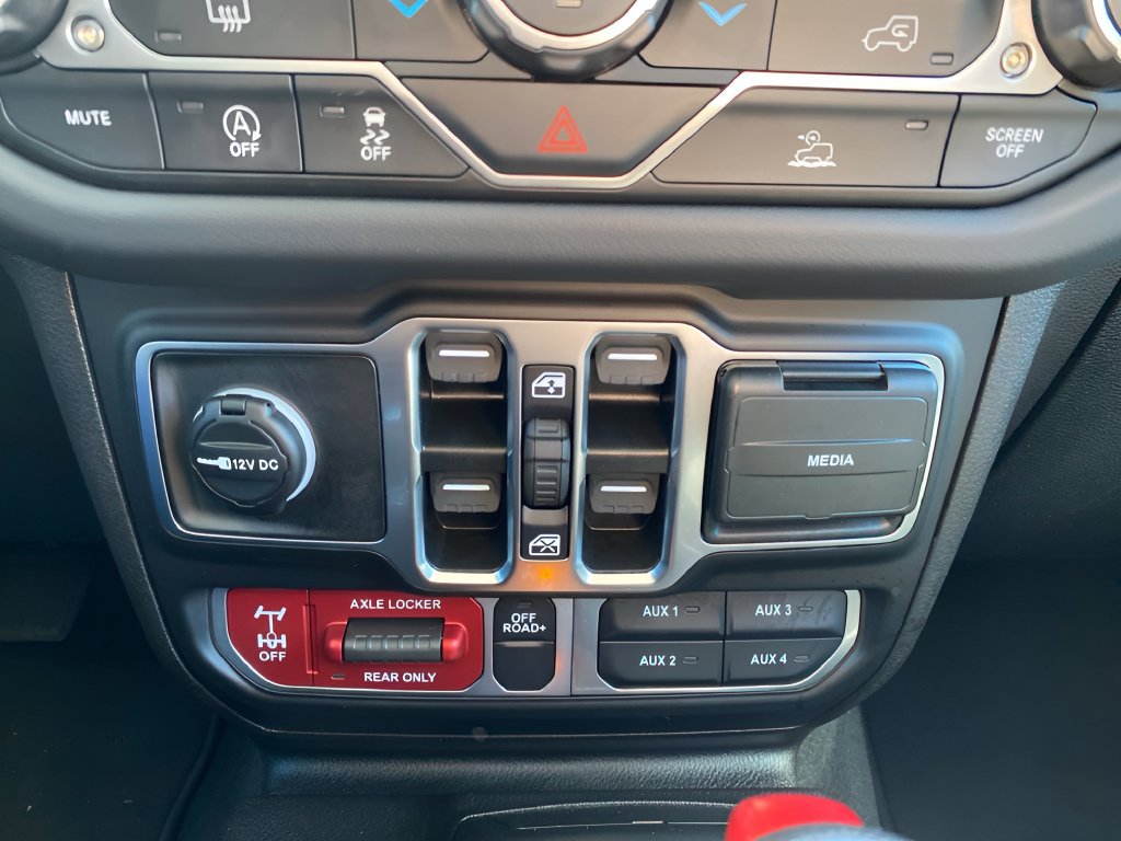 Used 2026 Jeep Gladiator Mojave AWD/4WD image 18