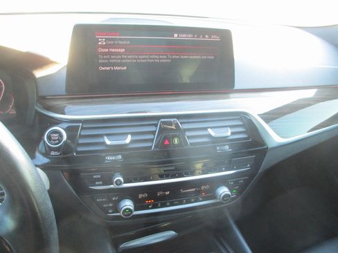 Used 2020 BMW 530i w/ Convenience Package image 22