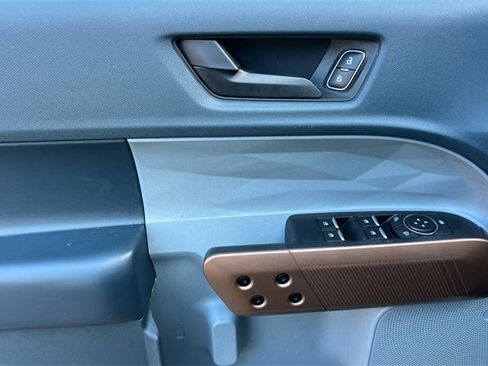 Used 2022 Ford Maverick Lariat image 11