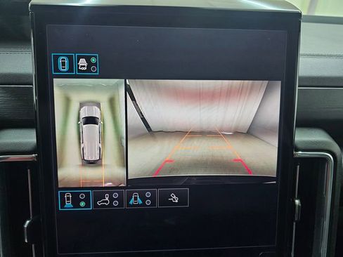 Used 2025 GMC Yukon XL Denali AWD/4WD image 7