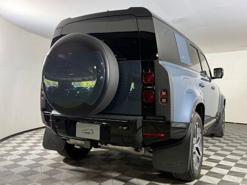 Used 2024 Land Rover Defender 110 X-Dynamic SE image 8