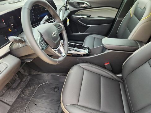 New 2026 Chevrolet Trax ACTIV w/ Sunroof Package FWD image 9