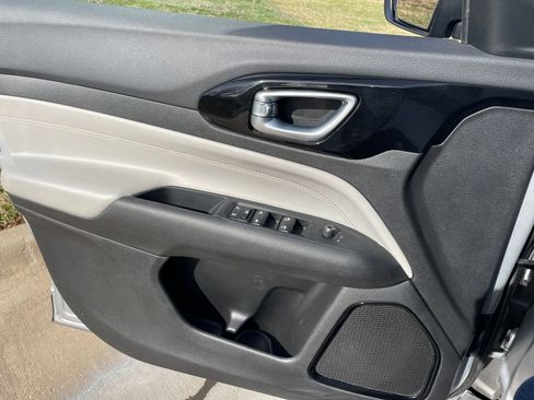 Used 2025 Jeep Compass Limited image 18