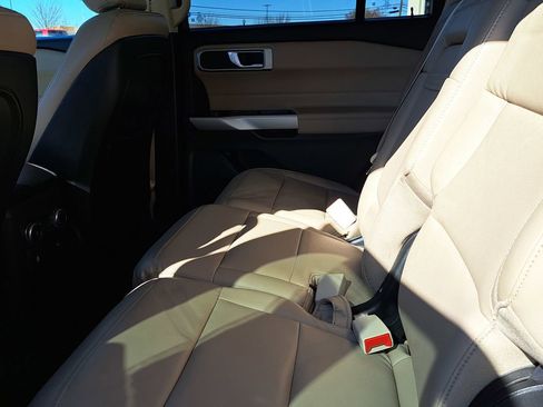Used 2020 Ford Explorer XLT w/ Equipment Group 202A image 13