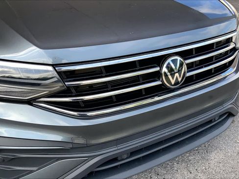 Used 2023 Volkswagen Tiguan SE w/ Panoramic Sunroof Package FWD image 31