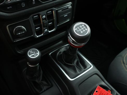 Used 2025 Jeep Wrangler Unlimited Sport AWD/4WD image 17