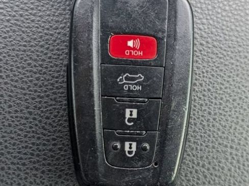 Used 2019 Toyota RAV4 XLE w/ Convenience Package FWD image 33