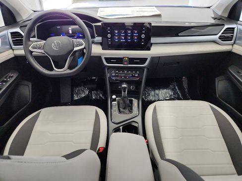 New 2026 Volkswagen Taos SE FWD image 7