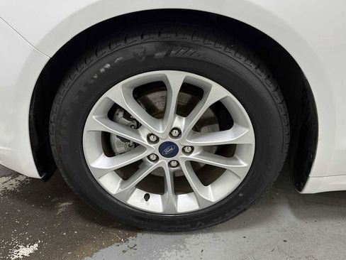 Used 2020 Ford Fusion SE FWD image 10
