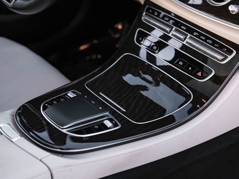 Used 2021 Mercedes-Benz E 350 Sedan image 22