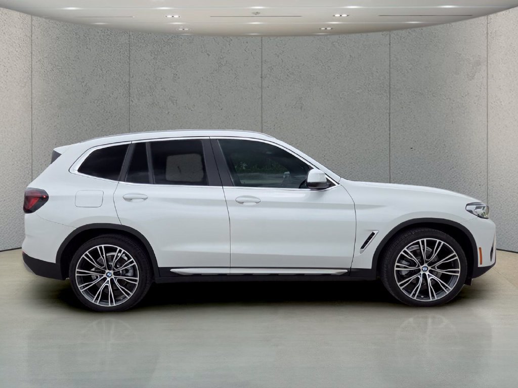 Used 2024 BMW X3 sDrive30i w/ Convenience Package RWD image 3