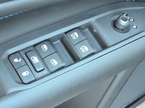 New 2026 Jeep Compass Latitude image 13