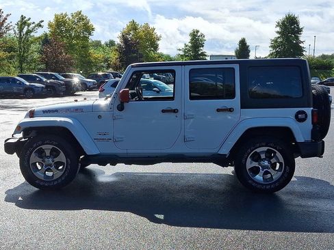Used 2017 Jeep Wrangler Unlimited Sahara w/ Connectivity Group AWD/4WD image 6