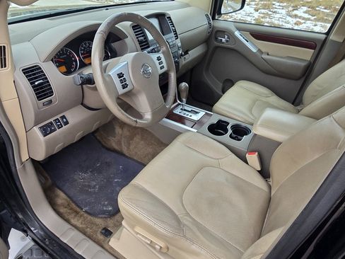 Used 2010 Nissan Pathfinder LE image 26