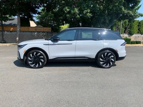 New 2026 Lincoln Nautilus Reserve w/ Jet Appearance Package AWD/4WD image 2