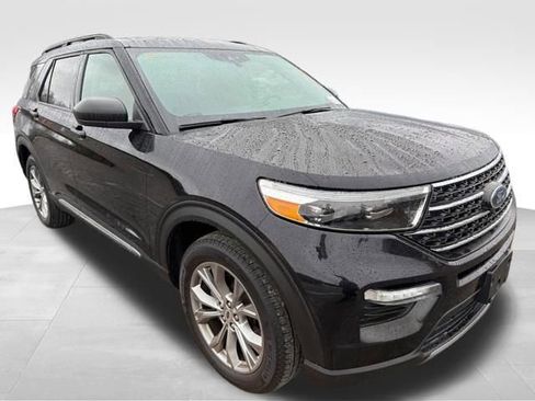 Used 2022 Ford Explorer XLT w/ Equipment Group 202A image 2