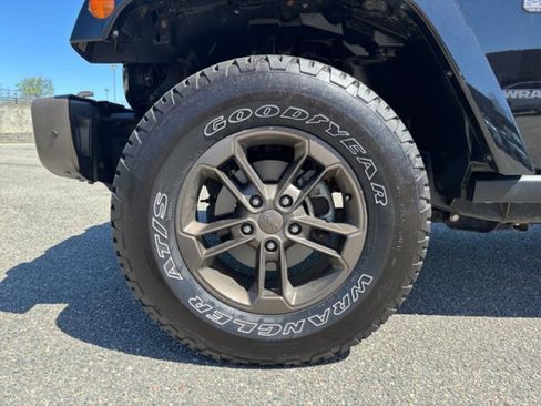Used 2016 Jeep Wrangler Sahara image 10