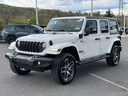 Used 2024 Jeep Wrangler Unlimited w/ Convenience Group AWD/4WD image 9