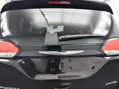 Used 2017 Chrysler Pacifica Limited image 7