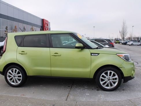 Used 2017 Kia Soul + image 6