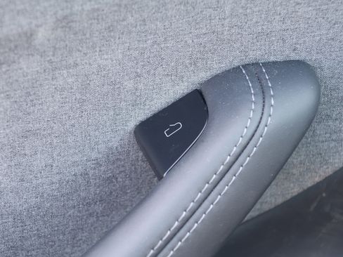 Used 2025 Tesla Model 3 image 16