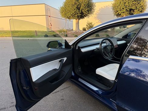 Used 2018 Tesla Model 3 Long Range AWD/4WD image 14
