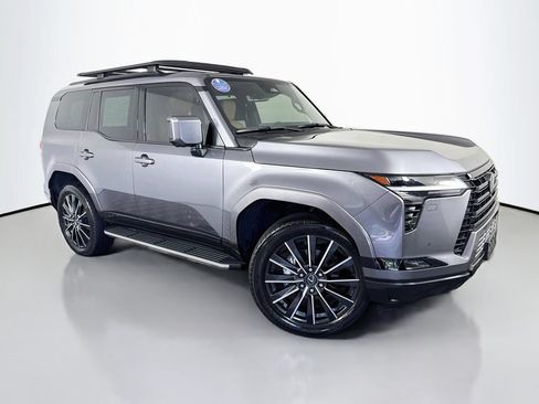 Used 2024 Lexus GX 550 w/ Accessory Package (Z1) AWD/4WD image 3