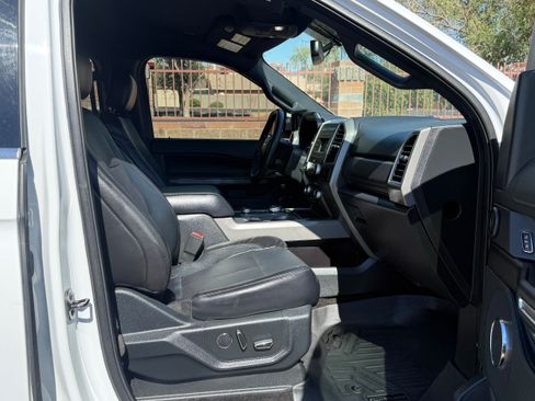 Used 2018 Ford Expedition XLT w/ Equipment Group 201A AWD/4WD image 11