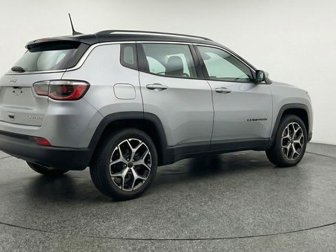 Used 2025 Jeep Compass Limited AWD/4WD image 9