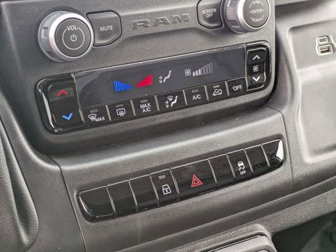 Used 2024 RAM ProMaster 2500 image 28