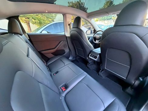 Used 2023 Tesla Model Y Long Range AWD/4WD image 21