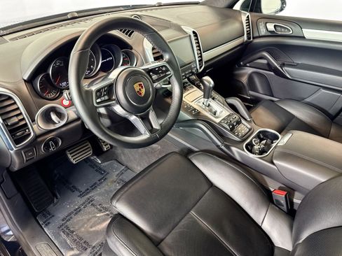 Used 2018 Porsche Cayenne GTS image 4
